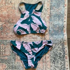 Super cute women’s swimsuit!